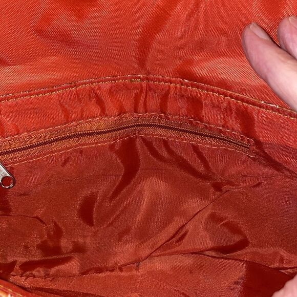 Small bag with chain handle! EUC! Salmon color like snakeskin! 6”tall! 11”w - Picture 6 of 7